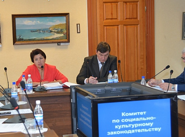 Комитет по социально-культурному законодательству готовит вопросы к сессии