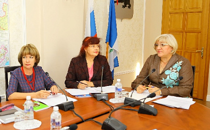 Комиссия по Регламенту одобрила ходатайства о награждении Почетным грамотами Законодательного Собрания