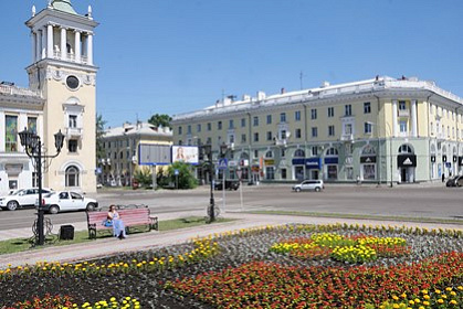 Встать в очередь на жильё двум сёстрам-сиротам в Ангарске помог Сергей Бренюк