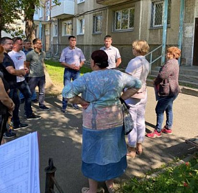 Евгений Сарсенбаев способствовал началу капремонта дома в Ангарске и корректировки проекта работ