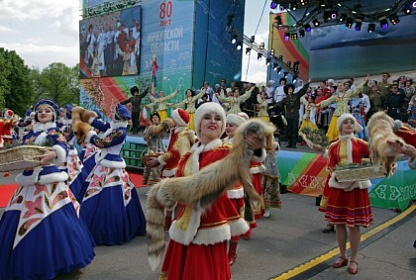 Законодательное Собрание наградило спецпризом участника областной фотовыставки «Иркутская область – 80 лет в семье народов»
